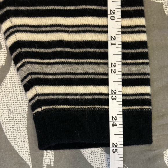 🖤”Lord & Taylor” Women’s Two-Ply 100% Cashmere Black/White/Gray Striped Sweater🩶 - Picture 9 of 10